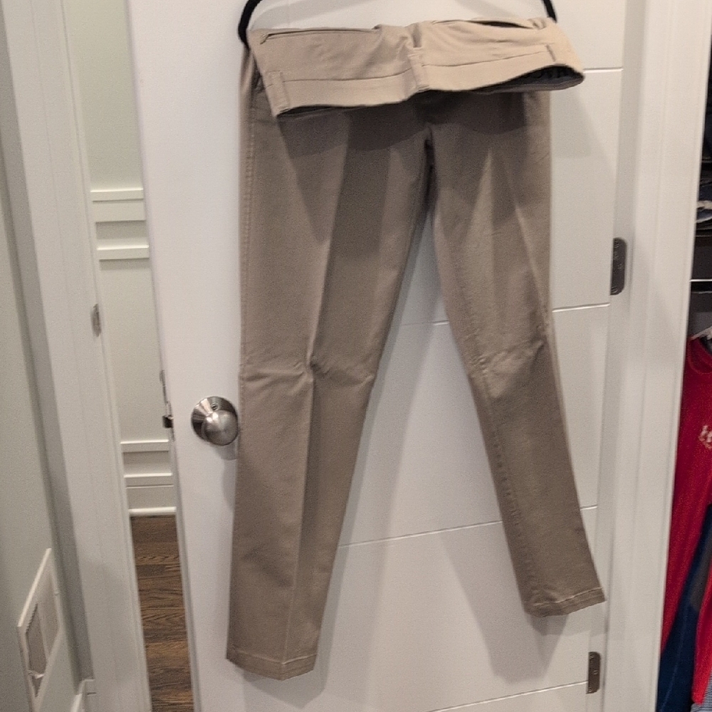 Haggar Classic Khaki Trousers